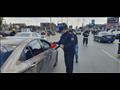 الحماية المدنية بالجيزة توزع ورورد وكتيبات إرشادية على المواطنين