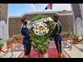 محافظ المنيا يضع إكليلًا من الزهور على النصب التذكاري للشهداء