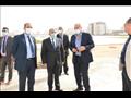 وزير التنمية المحلية يتفقد مبنى الوزارة بالحي الحكومي في العاصمة الإدارية