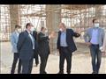 وزير التنمية المحلية يتفقد مبنى الوزارة بالحي الحكومي في العاصمة الإدارية