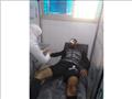 أثناء علاج حارس كوم حمادة الذي جرى التعدي عليه