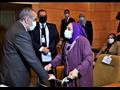 وزير الطيران المدني يكرم الأمهات المثاليات 