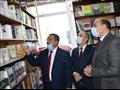 محافظ أسوان ورئيس الهيئة الوطنية للصحافة فى مكتبة دار المعارف