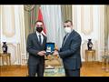 وزير الإنتاج الحربي يكرم الطلاب الفائزين بجوائز في المسابقة الدولية للعلوم والهندسة