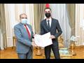 وزير الإنتاج الحربي يكرم الطلاب الفائزين بجوائز في المسابقة الدولية للعلوم والهندسة