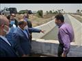 وزير التنمية المحلية ومحافظ بني سويف يتابعان مشروع تبطين الترع