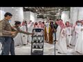 روبوت ذكي لتوزيع عبوات مياه زمزم في الحرمين الشريفين 