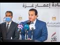 وزير التعليم العالي يسلم صندوق تحيا مصر مساهمة الجامعات والمعاهد الخاصة