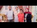 الطالبة خلود مع اسرتها