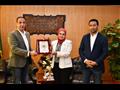 محافظ الفيوم يكرم متدربة البرنامج الرئاسي