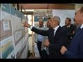 محافظ أسوان يستعرض مشروعات تخرج طلاب كلية الهندسة والأكاديمية العربية