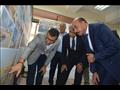 محافظ أسوان يستعرض مشروعات تخرج طلاب كلية الهندسة والأكاديمية العربية
