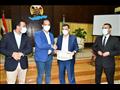 محافظ الفيوم يُكرم الأطباء والإداريين والفنيين 