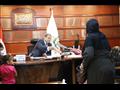 وزير القوى العاملة يسلم أسرتين 200 ألف جنيه قيمة بوليصتي تأمين