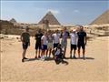 حكام ولاعبي روسيا وهولندا وفرنسا بدراجات المضمار يزورون الأهرامات