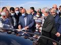 وزير النقل يتفقد الأماكن المقترحة لمرور القطار الكهربائي السريع في الأقصر