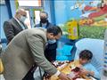 رئيس جامعة بنها يوزع الهدايا والورود على أطفال الغسيل الكلوي