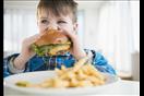 أضرار الوجبات السريعة على الأطفال