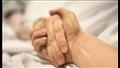 هل يسمع الميت ويشعر بمن حوله أثناء الاحتضار؟