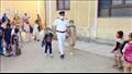 قيادات الداخلية تصطحب أبناء الشهداء إلى المدارس 