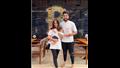 سامر أبو طالب مع زوجته وطفلهما