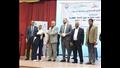 رئيس جامعة أسوان يكرم المتفوقين 