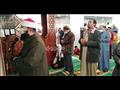 امام احد المساجد يؤم المصلين في صلاة الغائب