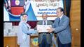 رئيس جامعة طنطا يقدم هدايا لـ250 من الطلاب ذوى اله