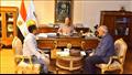 محافظ أسيوط خلال لقائه بمدير الأبنية التعليمية