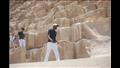 محمد كريم مع أبطال A Day to Die في زيارة للأهرامات (1)