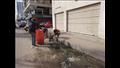 طاقم أكبر مكتبة عائمة في العالم ينظفون شارع فلسطين في بورسعيد (4)