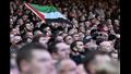 علم فلسطين مع جماهير ليفربول