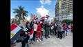مواطنون يحتفلون بفوز السيسي رئيسًا لمصر أمام مسجد مصطفى محمود