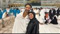 كريم فهمي وزوجته بالعمرة