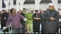 شخص يقتحم صفوف المصلين ويعتدي على إمام مسجد بماليز