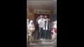ممرا شرفيا لعامل المدرسة خلال الاحتفالية