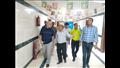 رئيس جامعة أسوان يزور مرضى المستشفى الجامعي
