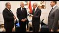 لقاء المحافظ والسفير 