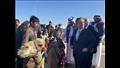 السفير يستعد لركوب الجمل 