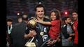 لاعب الأهلي يحتفل مع ابنته بالفوز بكأس أفريقيا لكرة اليد (صور)
