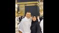 الحضري وزوجته بؤديان مناسك العمرة_Easy-Resize.com