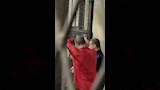 أول ظهور للمتهم بقتل 3 مصريين في قطر بالبدلة الحمراء