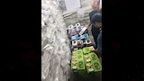 إعدام 14 طنًّا من الأغذية الفاسدة 