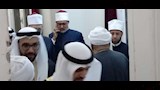 وفود المعزين يتجمعون حول شيخ الأزهر فور وصوله عزاء شقيقته بالأقصر - صور