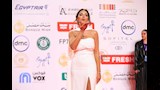 تألقت الفنانة نسرين أمين بفستان طويل باللون الأبيض بقصة الكب