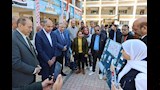 محافظ المنيا يكرم طالبات ومعلمين خلال تفقده مدرسة بملوي (7)
