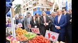 وزير التموين ومحافظ البحيرة يفتتحان سوق اليوم الواحد