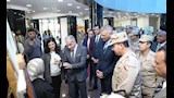 محافظ أسوان يتفقد معرض الفنون التشكيلية لطلاب كلية التربية النوعية (2)