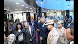 محافظ أسوان يتفقد معرض الفنون التشكيلية لطلاب كلية التربية النوعية (1)