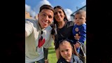 إنزو فيرنانديز وزوجته وأبنائه 